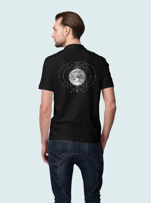 KTU MGMF vyriški/unisex polo marškinėliai su logo priekyje ir pasauliu nugaroje - Image 2